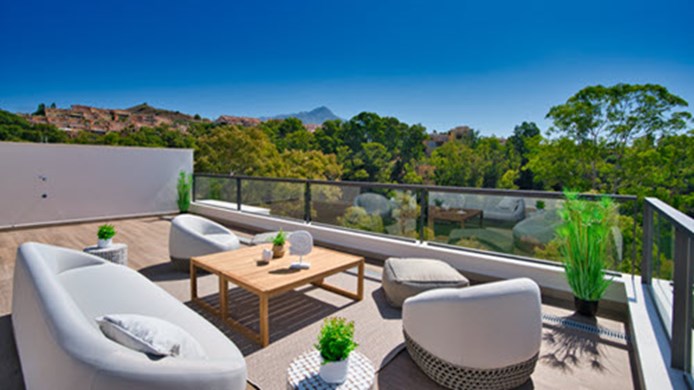 Marbella Lake, Nueva Andalucia, Marbella, Costa del Sol from €460,000